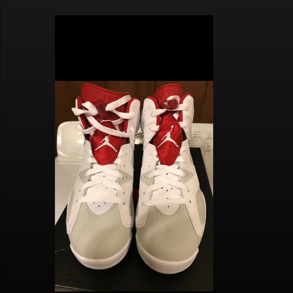 New/Never worn Jordan 6 Retro size 8.5